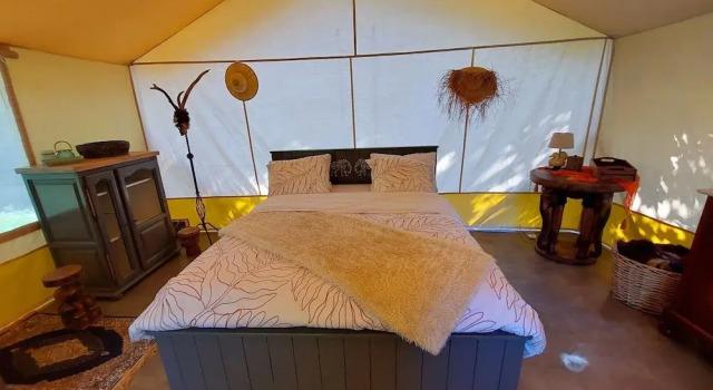 Romantic Safari Tent Lodge, Book Hotel Roussines Charente