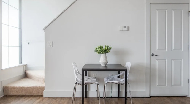 Spacious Townhome w Parking by Frontdesk, Забронировать Апартаменты/квартира Апартаменты Милуоки, рядом с Фестивальный парк Henry W. Maier, Апартаменты/квартира