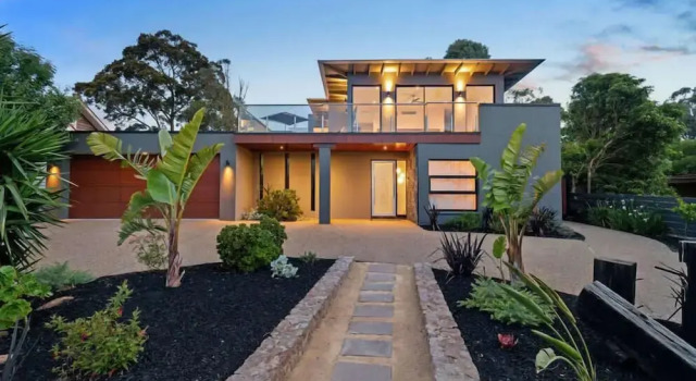 Villa Verde Luxury By The Golf Course, Book Villa Melbourne 