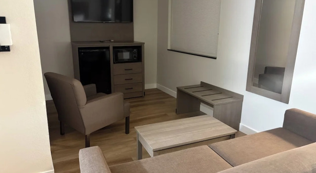 Четырёхместный люкс Quality Inn Neosho