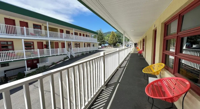 Четырёхместный номер Standard O'Sullivan's On The Lake Motel