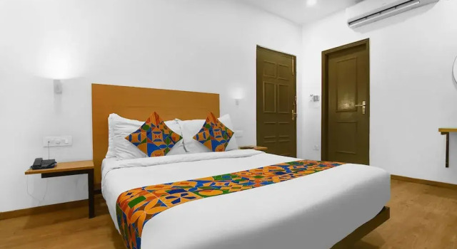 Номер Premium Fabhotel Akash Ganga