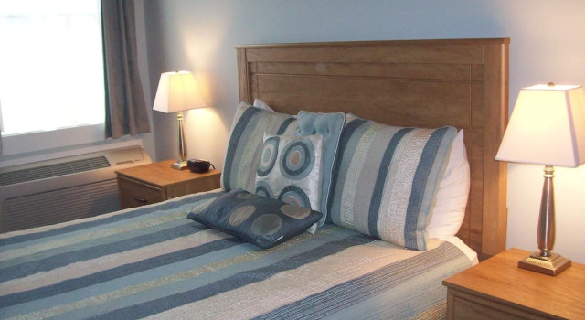 Полулюкс Cozy & Clean Second-Story Suite w/ Kitchenette & Free WiFi - Walk to the Harbor