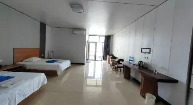 Mermaid N2, Book Hotel Hotels in Guadalcanal with Parking, Parking