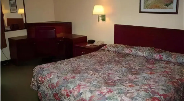 Country Hearth Inn