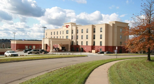 Vuode makuusalissa Hampton Inn Topeka