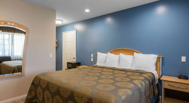 Rodeway Inn Escondido Downtown, Забронировать Отель Эскондидо San Diego County, рядом с Palomar Medical Center Downtown