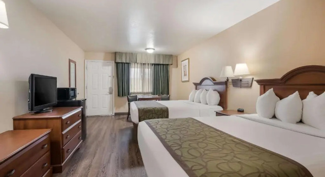 Четырёхместный номер Deluxe SureStay Hotel by Best Western Fernley