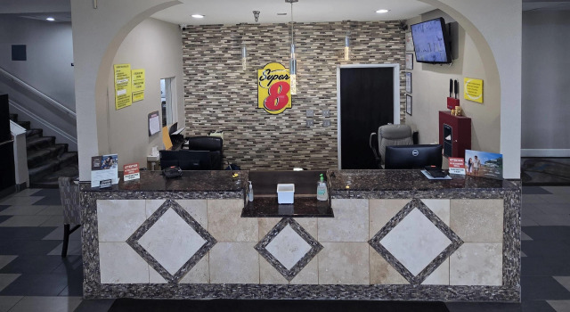 Super 8 by Wyndham Kansas City
