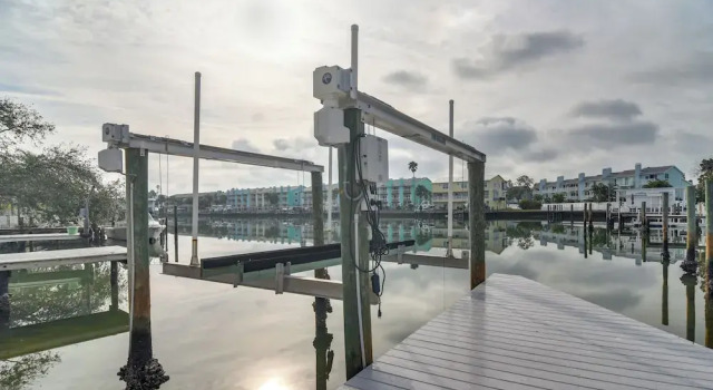 Коттедж Pool, Swim Dock, Golf Cart! Ultimate Beach Retreat
