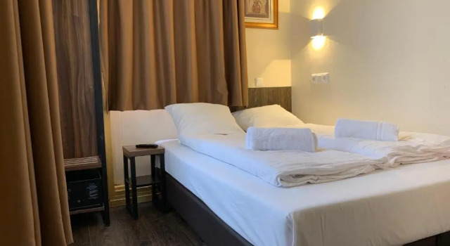 Двухместный номер Dam Hotel