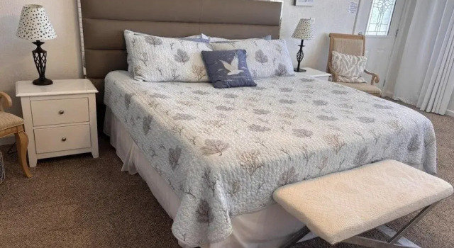 Коттедж с 4 комнатами с балконом Ocean Front Beach  Walking Distance To Flagler 4 Bedroom Home by RedAwning