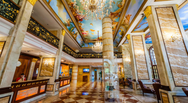 Hotel The Royal Plaza