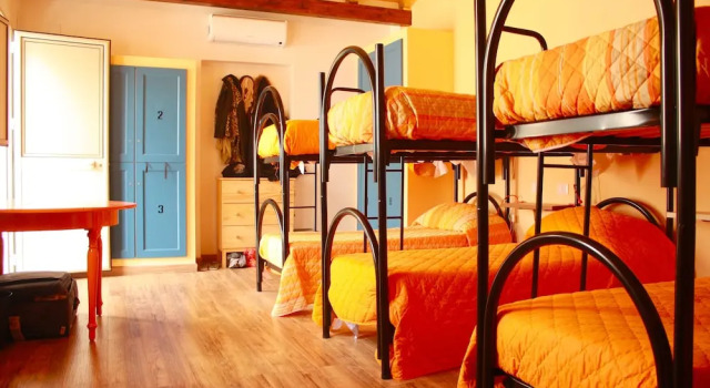 Кровать в общем номере City-In Hostel B&B