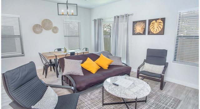 Spectacular Cozy 3 BR plus  2 and a half BA Apt Near Downtown, Забронировать Отель Отели Сан-Антонио 3 звезды, рядом с Pittman-Sullivan Park, 3*