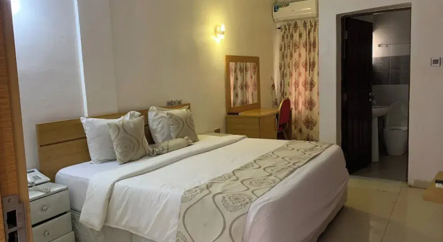 Одноместный номер Standard c 1 комнатой Roses Regency Hotel & Suites