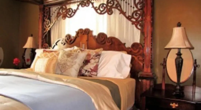 Люкс с балконом The Olde Mill Inn Bed & Breakfast