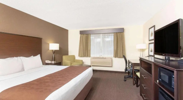 Номер Standard AmericInn by Wyndham Rhinelander