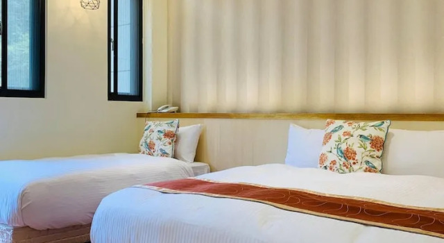 Трёхместный номер Comfort с балконом и с видом на горы 日月潭沅居民宿 YUAN JU BOUTIQUE Hotel