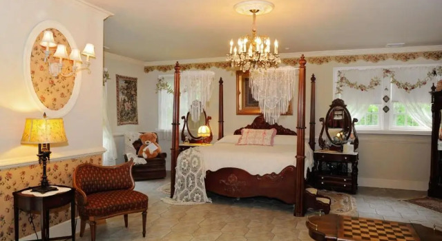 Люкс A Walk in the Woods Bed and Breakfast