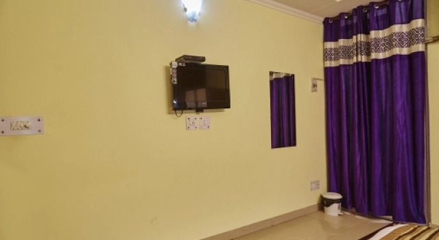 OYO Premium Chi Greater Noida, Забронировать Отель Грейтер-Нойда штат Уттар-Прадеш