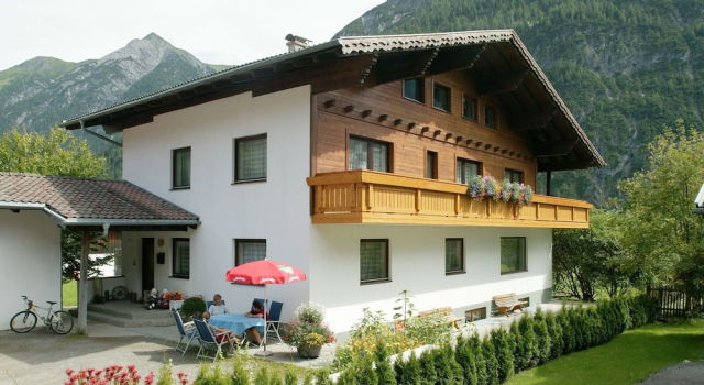 Коттедж с балконом Holiday Home in Holzgau Near Snowworld Ski Area