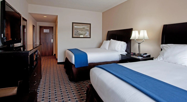 Четырёхместный номер Standard Holiday Inn Express Hotel & Suites Hope Mills-Fayetteville Airport by IHG