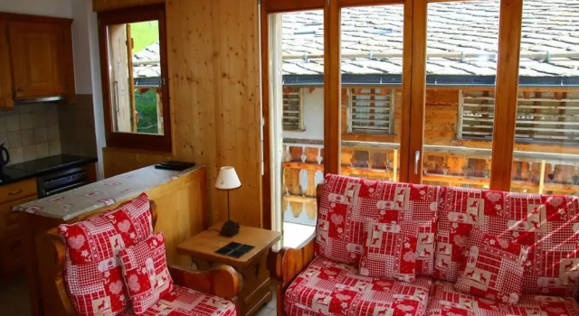 Апартаменты Cozy Apartment With Rhone Valley View