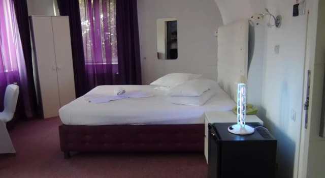 Трёхместный номер Standard Amethyst House Therme & Bucharest Otopeni Airport