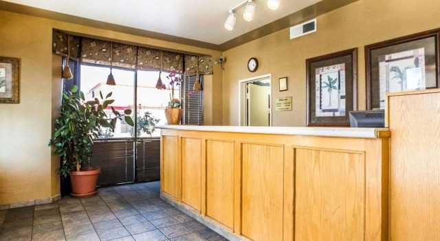 California Inn and Suites Bakersfield, Забронировать Отель Отели Бейкерсфилд с завтраком, рядом с Mercy Hospital Downtown - Bakersfield, Завтраки