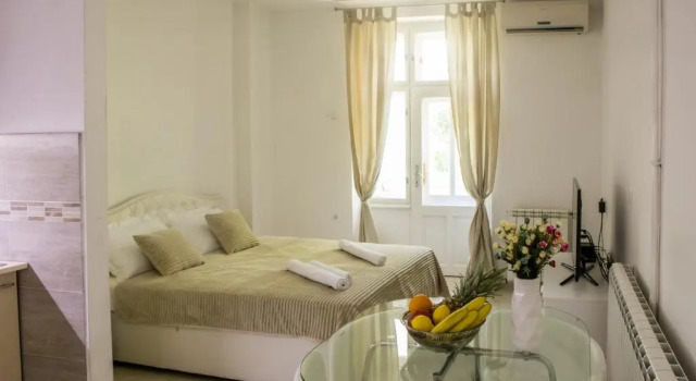Natalie's Apartment, Забронировать Апартаменты/квартира Савски-Венац Белград, рядом с Кафедральный собор в Белграде