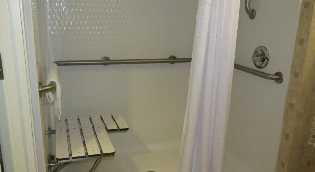 Четырёхместный номер Standard Holiday Inn Express Hotel & Suites Bartlesville by IHG