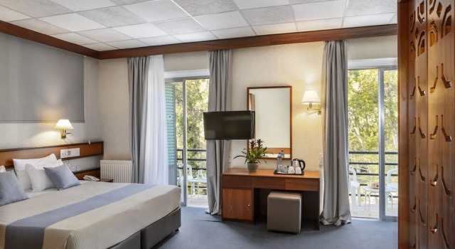 Standardowy czteroosobowy rodzinny pokój i balkonem Forest Park Hotel