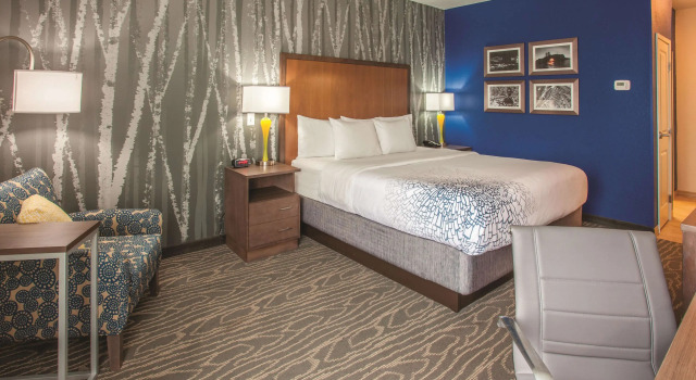 La Quinta Inn & Suites by Wyndham Duluth, Varaa Hotelli Hotellit Minnesota pysäköinnillä, Pysäköinti