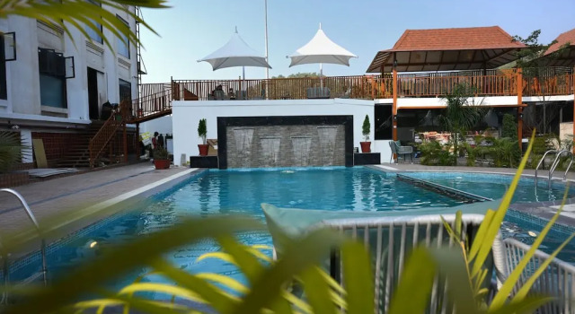 KINGSWAY Hotel & Resort, Забронировать Курортный отель Отели штата Раджастхана с бассейном, Бассейн