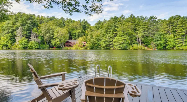 Коттедж 4 Mi to Ski Sapphire! Lakefront Cabin w/ Dock