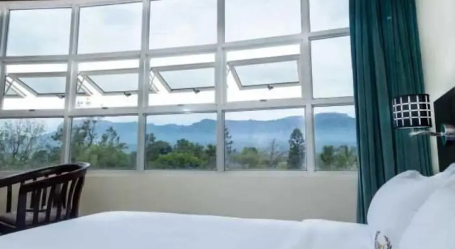 Люкс Presidential с балконом Mbale Courts View Hotel