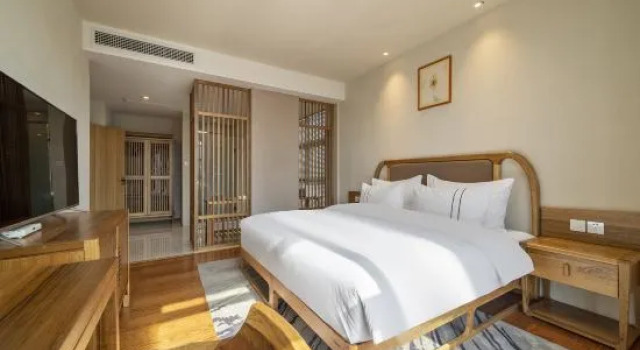 Люкс с 2 комнатами с видом на реку Leader Hotel