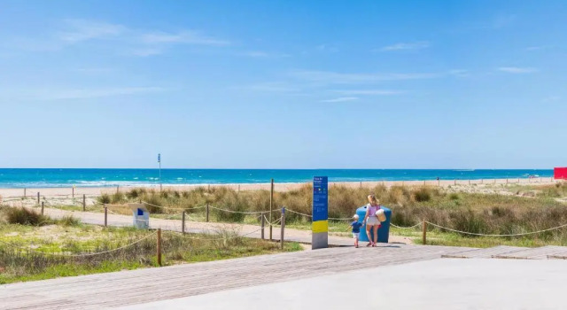 Апартаменты Sunny Apartment 3 Blocks to the Beach