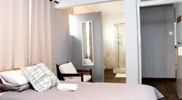 Kate's Nest Guesthouse, Book Hotel Hoteller i Windhoek med parkering, nær Baines Shopping Centre Windhoek, Parkering