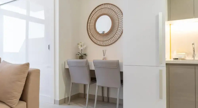 Stylish Studio Retreat in Riviera 33 Near Downtown