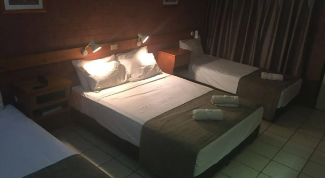 Pine Tree Motel, Забронировать Мотель Мотели Кэтрин, рядом с Железнодорожный музей паровоза, Мотель