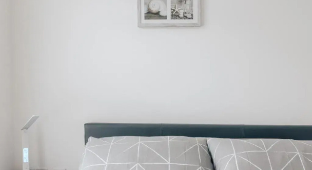 Central 2 double bedroom flat with parking, Забронировать Отель Борнмут Дорсет, рядом с Парк Мейрик