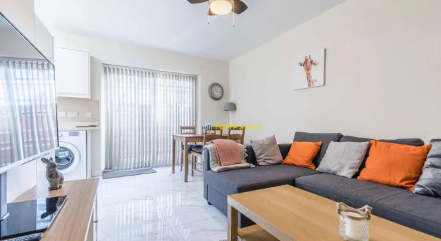 2 BED Modern apartment. Close to station & PARKING, Varaa Huoneisto Asunnot kohteessa Merseyside, Huoneisto