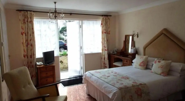 Двухместный номер Standard Royal Glen Hotel