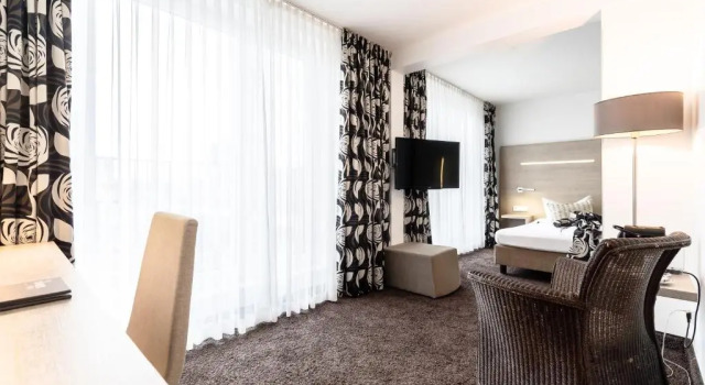 Полулюкс с балконом Hotel Demas City