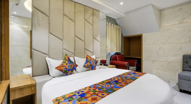 Номер Premium FabHotel Regal Residency