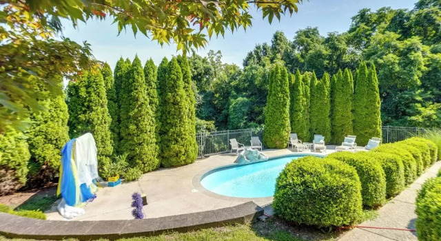 Spacious Missouri Retreat w/ Pool, Gym & Game Room, Réserver Hôtel Chesterfield Missouri