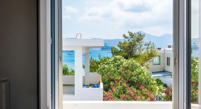 Люкс с 3 комнатами с балконом White Rock Milos Suites