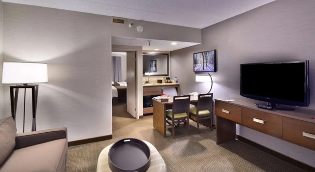 Четырёхместный номер Standard Embassy Suites by Hilton Denver Central Park